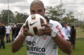 O atacante Adriano foi apresentado hoje pelo Corinthians, como o mais novo reforco para 2011, antes do treino desta tarde no CT Joaquim Grava, Parque Ecológico do Tiete. O time se prepara para o jogo contra o Botafogo/RP, domingo dia 03/04/2011, no estádio Santa Cruz em Ribeirão Preto, pela 17ª rodada do Campeonato Paulista 2011