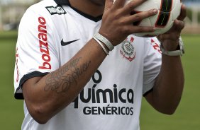 O atacante Adriano foi apresentado hoje pelo Corinthians, como o mais novo reforco para 2011, antes do treino desta tarde no CT Joaquim Grava, Parque Ecolgico do Tiete. O time se prepara para o jogo contra o Botafogo/RP, domingo dia 03/04/2011, no estdio Santa Cruz em Ribeiro Preto, pela 17 rodada do Campeonato Paulista 2011