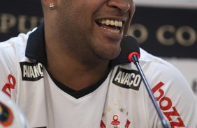 O atacante Adriano foi apresentado hoje pelo Corinthians, como o mais novo reforco para 2011, antes do treino desta tarde no CT Joaquim Grava, Parque Ecolgico do Tiete. O time se prepara para o jogo contra o Botafogo/RP, domingo dia 03/04/2011, no estdio Santa Cruz em Ribeiro Preto, pela 17 rodada do Campeonato Paulista 2011