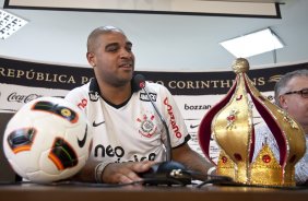 O atacante Adriano foi apresentado hoje pelo Corinthians, como o mais novo reforco para 2011, antes do treino desta tarde no CT Joaquim Grava, Parque Ecolgico do Tiete. O time se prepara para o jogo contra o Botafogo/RP, domingo dia 03/04/2011, no estdio Santa Cruz em Ribeiro Preto, pela 17 rodada do Campeonato Paulista 2011