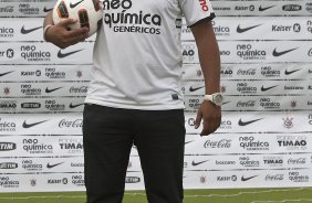 O atacante Adriano foi apresentado hoje pelo Corinthians, como o mais novo reforco para 2011, antes do treino desta tarde no CT Joaquim Grava, Parque Ecológico do Tiete. O time se prepara para o jogo contra o Botafogo/RP, domingo dia 03/04/2011, no estádio Santa Cruz em Ribeirão Preto, pela 17ª rodada do Campeonato Paulista 2011