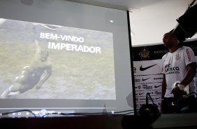 O atacante Adriano foi apresentado hoje pelo Corinthians, como o mais novo reforco para 2011, antes do treino desta tarde no CT Joaquim Grava, Parque Ecológico do Tiete. O time se prepara para o jogo contra o Botafogo/RP, domingo dia 03/04/2011, no estádio Santa Cruz em Ribeirão Preto, pela 17ª rodada do Campeonato Paulista 2011