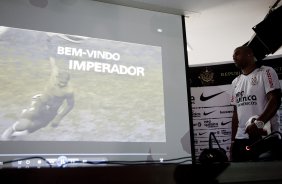 O atacante Adriano foi apresentado hoje pelo Corinthians, como o mais novo reforco para 2011, antes do treino desta tarde no CT Joaquim Grava, Parque Ecolgico do Tiete. O time se prepara para o jogo contra o Botafogo/RP, domingo dia 03/04/2011, no estdio Santa Cruz em Ribeiro Preto, pela 17 rodada do Campeonato Paulista 2011