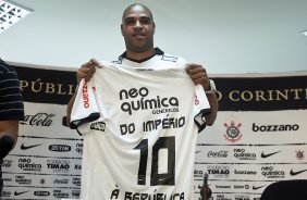O atacante Adriano foi apresentado hoje pelo Corinthians, como o mais novo reforco para 2011, antes do treino desta tarde no CT Joaquim Grava, Parque Ecológico do Tiete. O time se prepara para o jogo contra o Botafogo/RP, domingo dia 03/04/2011, no estádio Santa Cruz em Ribeirão Preto, pela 17ª rodada do Campeonato Paulista 2011