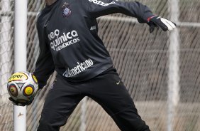 Julio Cesar durante o treino do Corinthians realizado esta manh no CT Joaquim Grava, Parque Ecolgico do Tiete. O time se prepara para o jogo contra o Botafogo/RP, amanh, domingo dia 03/04/2011, no estdio Santa Cruz em Ribeiro Preto, pela 17 rodada do Campeonato Paulista 2011