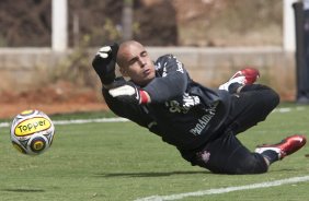 Julio Cesar durante o treino do Corinthians realizado esta manh no CT Joaquim Grava, Parque Ecolgico do Tiete. O time se prepara para o jogo contra o Botafogo/RP, amanh, domingo dia 03/04/2011, no estdio Santa Cruz em Ribeiro Preto, pela 17 rodada do Campeonato Paulista 2011