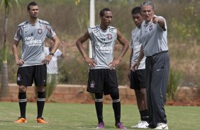 Leandro Castán; Liedson; Paulinho e Tite durante o treino do Corinthians realizado esta manhã no CT Joaquim Grava, Parque Ecológico do Tiete. O time se prepara para o jogo contra o Botafogo/RP, amanhã, domingo dia 03/04/2011, no estádio Santa Cruz em Ribeirão Preto, pela 17ª rodada do Campeonato Paulista 2011