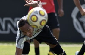 Liedson durante o treino do Corinthians realizado esta manhã no CT Joaquim Grava, Parque Ecológico do Tiete. O time se prepara para o jogo contra o Botafogo/RP, amanhã, domingo dia 03/04/2011, no estádio Santa Cruz em Ribeirão Preto, pela 17ª rodada do Campeonato Paulista 2011