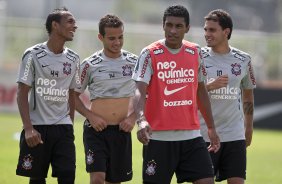 Liedson; Morais; Paulinho e Fabio Santos durante o treino do Corinthians realizado esta manhã no CT Joaquim Grava, Parque Ecológico do Tiete. O time se prepara para o jogo contra o Botafogo/RP, amanhã, domingo dia 03/04/2011, no estádio Santa Cruz em Ribeirão Preto, pela 17ª rodada do Campeonato Paulista 2011