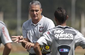 Tite durante o treino do Corinthians realizado esta manh no CT Joaquim Grava, Parque Ecolgico do Tiete. O time se prepara para o jogo contra o Botafogo/RP, amanh, domingo dia 03/04/2011, no estdio Santa Cruz em Ribeiro Preto, pela 17 rodada do Campeonato Paulista 2011