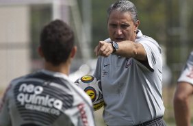 Tite durante o treino do Corinthians realizado esta manh no CT Joaquim Grava, Parque Ecolgico do Tiete. O time se prepara para o jogo contra o Botafogo/RP, amanh, domingo dia 03/04/2011, no estdio Santa Cruz em Ribeiro Preto, pela 17 rodada do Campeonato Paulista 2011