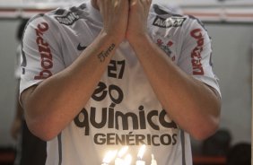 Bruno Cesar rezando nos vestiários antes da partida entre Botafogo/RP x Corinthians, realizada esta noite no estádio Santa Cruz, pela 17ª rodada do Campeonato Paulista 2011. Ribeirão Preto/Sao Paulo/Brasil