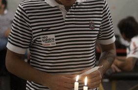 Fabio Santos rezando nos vestiários antes da partida entre Botafogo/RP x Corinthians, realizada esta noite no estádio Santa Cruz, pela 17ª rodada do Campeonato Paulista 2011. Ribeirão Preto/Sao Paulo/Brasil