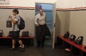 Willian e Tite nos vestiários antes da partida entre Botafogo/RP x Corinthians, realizada esta noite no estádio Santa Cruz, pela 17ª rodada do Campeonato Paulista 2011. Ribeirão Preto/Sao Paulo/Brasil