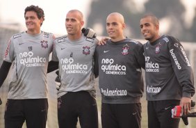 Os goleiro do Corinthians durante treino realizado no Parque Ecolgico