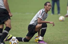 Liedson durante o treino do Corinthians realizado esta tarde no CT Joaquim Grava, Parque Ecológico do Tiete. O time se prepara para o jogo contra o São Caetano, domingo dia 10/04/2011, no estádio do Pacaembu, pela 18ª rodada do Campeonato Paulista 2011