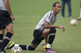 Liedson durante o treino do Corinthians realizado esta tarde no CT Joaquim Grava, Parque Ecolgico do Tiete. O time se prepara para o jogo contra o So Caetano, domingo dia 10/04/2011, no estdio do Pacaembu, pela 18 rodada do Campeonato Paulista 2011