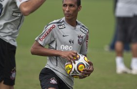 Morais e Liedson durante o treino do Corinthians realizado esta tarde no CT Joaquim Grava, Parque Ecolgico do Tiete. O time se prepara para o jogo contra o So Caetano, domingo dia 10/04/2011, no estdio do Pacaembu, pela 18 rodada do Campeonato Paulista 2011