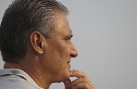 Tite durante o treino do Corinthians realizado esta tarde no CT Joaquim Grava, Parque Ecológico do Tiete. O time se prepara para o jogo contra o São Caetano, domingo dia 10/04/2011, no estádio do Pacaembu, pela 18ª rodada do Campeonato Paulista 2011