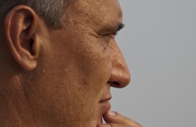 Tite durante o treino do Corinthians realizado esta tarde no CT Joaquim Grava, Parque Ecológico do Tiete. O time se prepara para o jogo contra o São Caetano, domingo dia 10/04/2011, no estádio do Pacaembu, pela 18ª rodada do Campeonato Paulista 2011