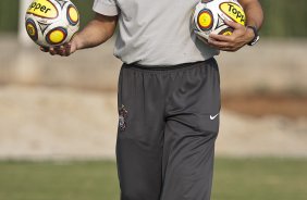 Tite durante o treino do Corinthians realizado esta tarde no CT Joaquim Grava, Parque Ecolgico do Tiete. O time se prepara para o jogo contra o So Caetano, domingo dia 10/04/2011, no estdio do Pacaembu, pela 18 rodada do Campeonato Paulista 2011