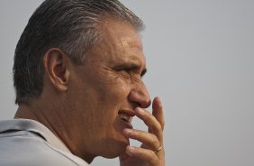 Tite durante o treino do Corinthians realizado esta tarde no CT Joaquim Grava, Parque Ecológico do Tiete. O time se prepara para o jogo contra o São Caetano, domingo dia 10/04/2011, no estádio do Pacaembu, pela 18ª rodada do Campeonato Paulista 2011