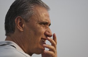 Tite durante o treino do Corinthians realizado esta tarde no CT Joaquim Grava, Parque Ecolgico do Tiete. O time se prepara para o jogo contra o So Caetano, domingo dia 10/04/2011, no estdio do Pacaembu, pela 18 rodada do Campeonato Paulista 2011