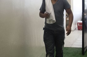 Adriano nos vestiários antes da partida entre Corinthians x São Caetano, realizada esta tarde no estádio do Pacaembu, pela 18ª rodada do Campeonato Paulista 2011
