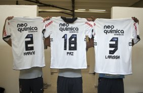 Camisa em homenagem as vitimas da chacina em uma escola esta semana no Rio de Janeiro nos vestiários antes da partida entre Corinthians x São Caetano, realizada esta tarde no estádio do Pacaembu, pela 18ª rodada do Campeonato Paulista 2011
