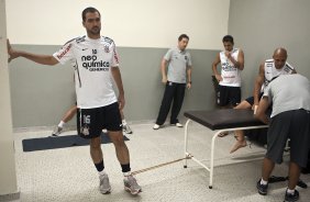 Danilo(e) nos vestiários antes da partida entre Corinthians x São Caetano, realizada esta tarde no estádio do Pacaembu, pela 18ª rodada do Campeonato Paulista 2011