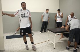 Danilo(e) nos vestirios antes da partida entre Corinthians x So Caetano, realizada esta tarde no estdio do Pacaembu, pela 18 rodada do Campeonato Paulista 2011