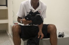 Liedson nos vestiários antes da partida entre Corinthians x São Caetano, realizada esta tarde no estádio do Pacaembu, pela 18ª rodada do Campeonato Paulista 2011