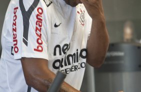 O atacante Adriano faz seu primeiro treino no Corinthians esta manhã no CT Joaquim Grava, no Parque Ecológico do Tiete. O time se prepara para o jogo contra o Santo André, domingo dia 17/04/2011, no estádio Bruno José Daniel, pela 19ª rodada, a última, do Campeonato Paulista 2011