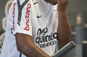 O atacante Adriano faz seu primeiro treino no Corinthians esta manhã no CT Joaquim Grava, no Parque Ecológico do Tiete. O time se prepara para o jogo contra o Santo André, domingo dia 17/04/2011, no estádio Bruno José Daniel, pela 19ª rodada, a última, do Campeonato Paulista 2011