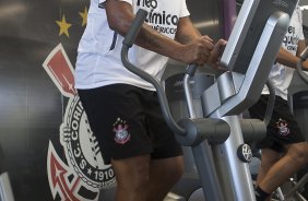 O atacante Adriano faz seu primeiro treino no Corinthians esta manhã no CT Joaquim Grava, no Parque Ecológico do Tiete. O time se prepara para o jogo contra o Santo André, domingo dia 17/04/2011, no estádio Bruno José Daniel, pela 19ª rodada, a última, do Campeonato Paulista 2011