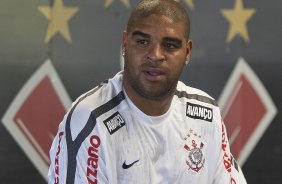 O atacante Adriano faz seu primeiro treino no Corinthians esta manhã no CT Joaquim Grava, no Parque Ecológico do Tiete. O time se prepara para o jogo contra o Santo André, domingo dia 17/04/2011, no estádio Bruno José Daniel, pela 19ª rodada, a última, do Campeonato Paulista 2011