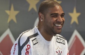 O atacante Adriano faz seu primeiro treino no Corinthians esta manhã no CT Joaquim Grava, no Parque Ecológico do Tiete. O time se prepara para o jogo contra o Santo André, domingo dia 17/04/2011, no estádio Bruno José Daniel, pela 19ª rodada, a última, do Campeonato Paulista 2011