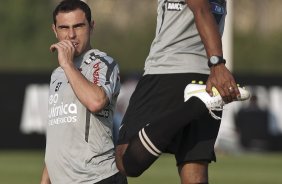 Bruno Cesar e Paulinho durante treino do Corinthians esta tarde no CT Joaquim Grava, no Parque Ecolgico do Tiete. O time se prepara para o jogo contra o Oeste de Itpolis, dia 23/04,  noite, no estdio do Pacaembu, pelas quartas de final do Campeonato Paulista 2011