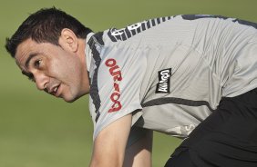 Chico durante treino do Corinthians esta tarde no CT Joaquim Grava, no Parque Ecolgico do Tiete. O time se prepara para o jogo contra o Oeste de Itpolis, dia 23/04,  noite, no estdio do Pacaembu, pelas quartas de final do Campeonato Paulista 2011