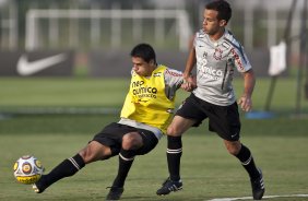 Moradei e Morais durante treino do Corinthians esta tarde no CT Joaquim Grava, no Parque Ecolgico do Tiete. O time se prepara para o jogo contra o Oeste de Itpolis, dia 23/04,  noite, no estdio do Pacaembu, pelas quartas de final do Campeonato Paulista 2011