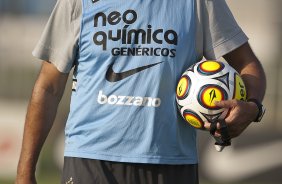 Tite durante treino do Corinthians esta tarde no CT Joaquim Grava, no Parque Ecolgico do Tiete. O time se prepara para o jogo contra o Oeste de Itpolis, dia 23/04,  noite, no estdio do Pacaembu, pelas quartas de final do Campeonato Paulista 2011