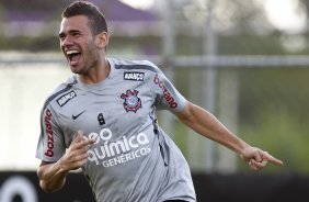 Alessadro Castan durante treino do Corinthians esta tarde no CT Joaquim Grava, no Parque Ecolgico do Tiete. O time se prepara para o jogo contra o Oeste de Itpolis, dia 23/04,  noite, no estdio do Pacaembu, pelas quartas de final do Campeonato Paulista 2011