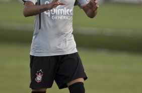 Dentinho durante treino do Corinthians esta tarde no CT Joaquim Grava, no Parque Ecolgico do Tiete. O time se prepara para o jogo contra o Oeste de Itpolis, dia 23/04,  noite, no estdio do Pacaembu, pelas quartas de final do Campeonato Paulista 2011