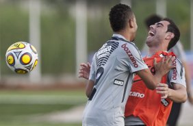 Dentinho e Bruno Cesar durante treino do Corinthians esta tarde no CT Joaquim Grava, no Parque Ecolgico do Tiete. O time se prepara para o jogo contra o Oeste de Itpolis, dia 23/04,  noite, no estdio do Pacaembu, pelas quartas de final do Campeonato Paulista 2011