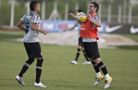 Dentinho e Bruno Cesar durante treino do Corinthians esta tarde no CT Joaquim Grava, no Parque Ecolgico do Tiete. O time se prepara para o jogo contra o Oeste de Itpolis, dia 23/04,  noite, no estdio do Pacaembu, pelas quartas de final do Campeonato Paulista 2011