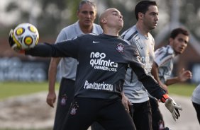 Julio Cesar durante treino do Corinthians esta tarde no CT Joaquim Grava, no Parque Ecolgico do Tiete. O time se prepara para o jogo contra o Oeste de Itpolis, dia 23/04,  noite, no estdio do Pacaembu, pelas quartas de final do Campeonato Paulista 2011