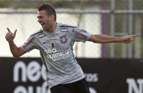 Leandro Castn durante treino do Corinthians esta tarde no CT Joaquim Grava, no Parque Ecolgico do Tiete. O time se prepara para o jogo contra o Oeste de Itpolis, dia 23/04,  noite, no estdio do Pacaembu, pelas quartas de final do Campeonato Paulista 2011