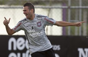 Leandro Castn durante treino do Corinthians esta tarde no CT Joaquim Grava, no Parque Ecolgico do Tiete. O time se prepara para o jogo contra o Oeste de Itpolis, dia 23/04,  noite, no estdio do Pacaembu, pelas quartas de final do Campeonato Paulista 2011