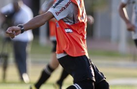 Liedson durante treino do Corinthians esta tarde no CT Joaquim Grava, no Parque Ecolgico do Tiete. O time se prepara para o jogo contra o Oeste de Itpolis, dia 23/04,  noite, no estdio do Pacaembu, pelas quartas de final do Campeonato Paulista 2011