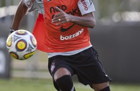 Liedson durante treino do Corinthians esta tarde no CT Joaquim Grava, no Parque Ecolgico do Tiete. O time se prepara para o jogo contra o Oeste de Itpolis, dia 23/04,  noite, no estdio do Pacaembu, pelas quartas de final do Campeonato Paulista 2011